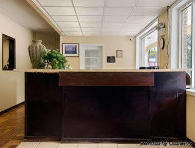 Hotel Super 8 By Wyndham Asheville Airport 2*